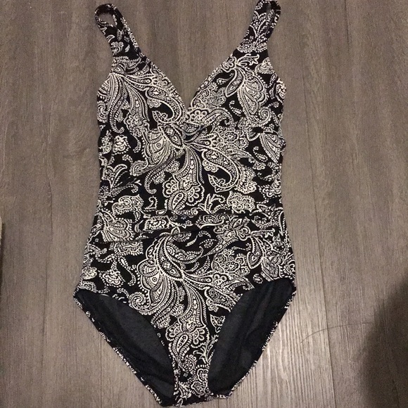 BEACH HOUSE SWIMSUIT - Picture 3 of 16